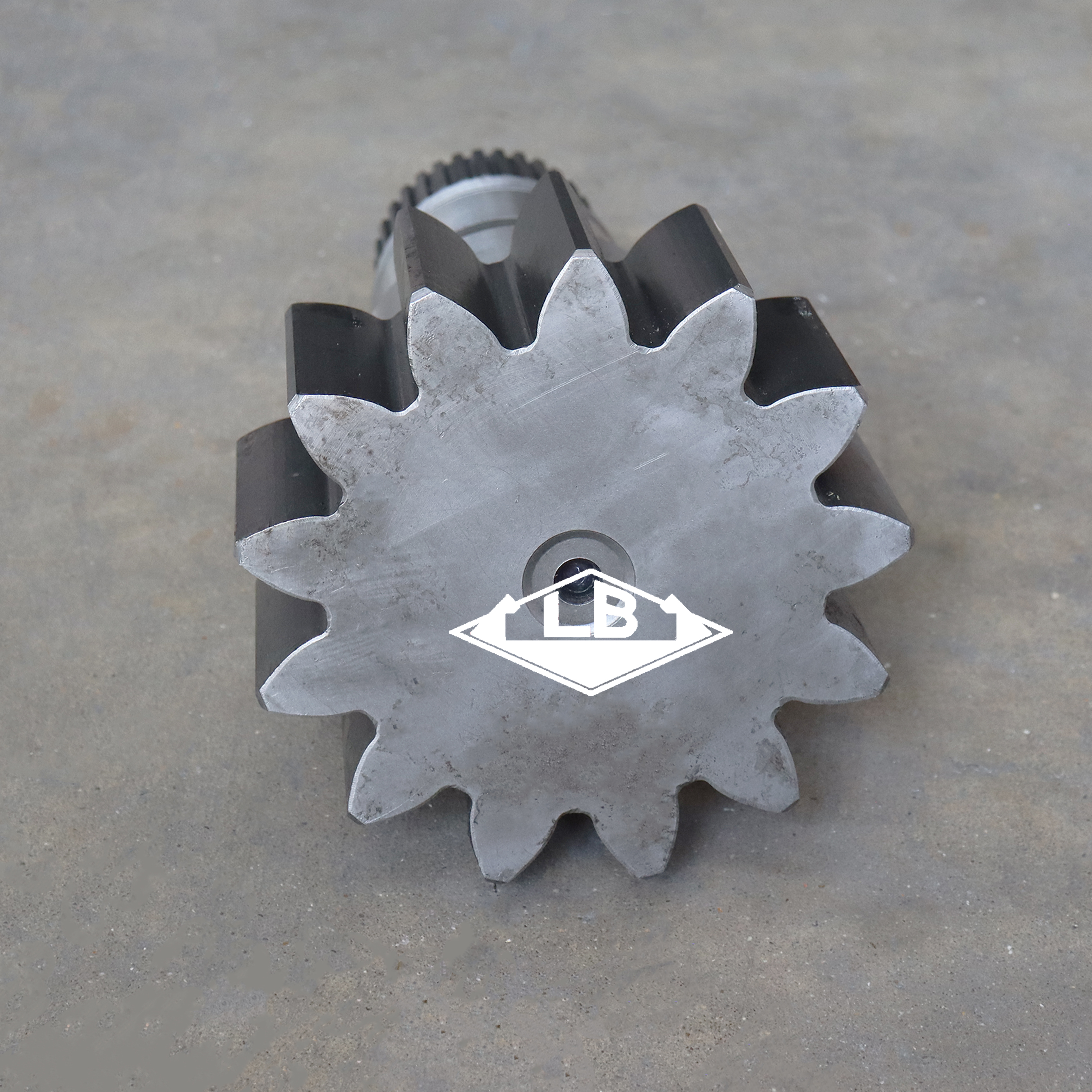 R210-9 R220-9 Swing Arbre 39Q6-12120 39Q6-12121 Swing Pigion Gear pour Hyundai Excavator