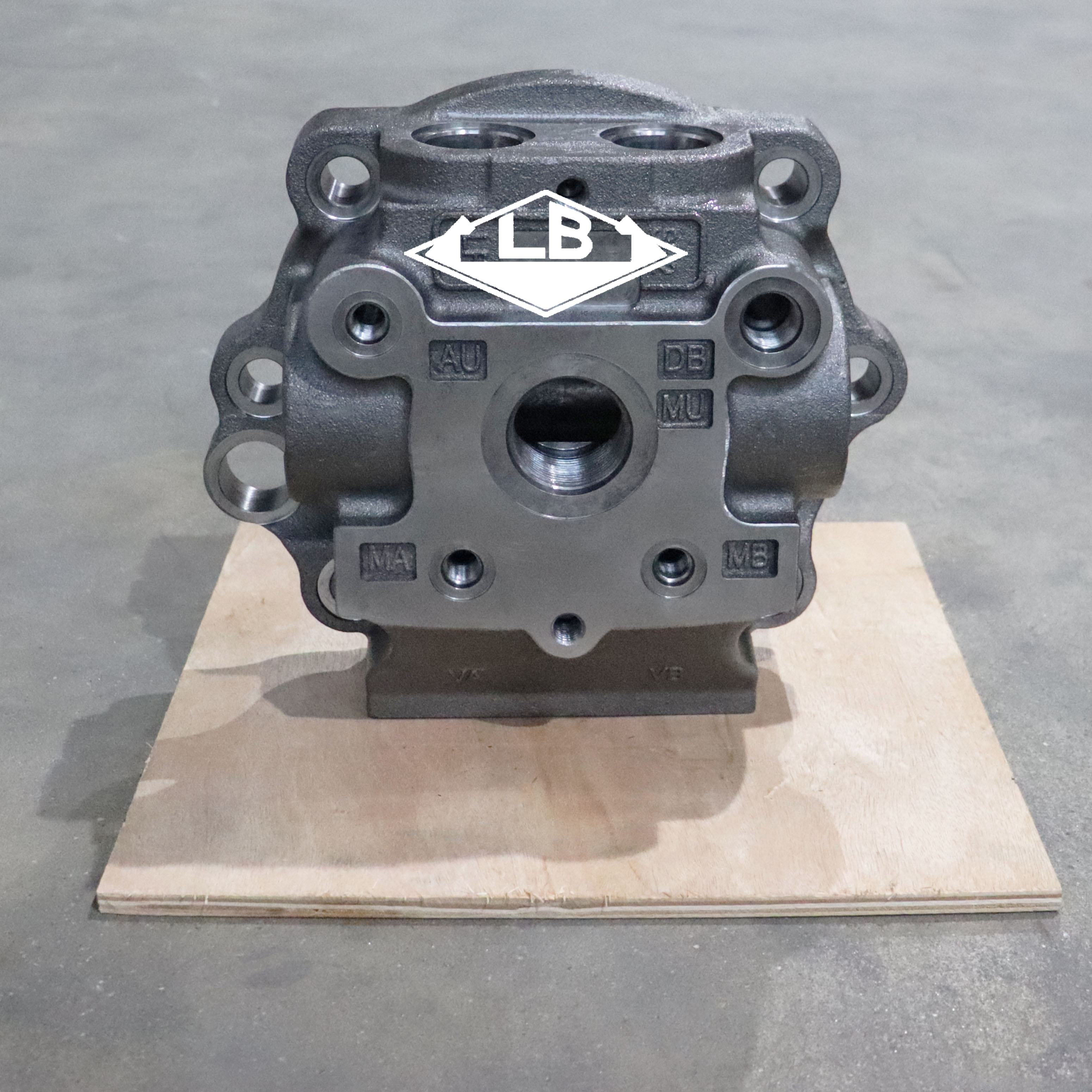 R210-9 R220-9 Swing Motor Cover 39Q6-11280 39Q6-11281 Vanne de boîtier de moteur oscillant Appliquer pour Hyundai Excavator